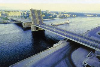 Volodarsky Bridge over the Neva River.