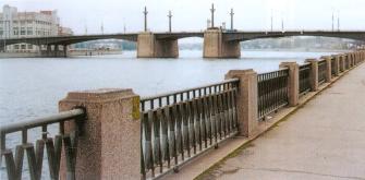 Kantemirovsky Bridge over the Bolshaya Nevka River.