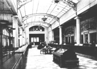 Операционный зал Сибирского торгового банка. Фото 1910-х