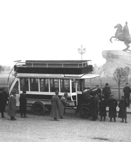 Автобус на Сенатской площади. Фото. Между 1910 и 1912