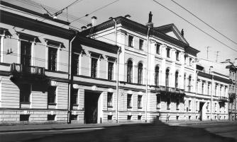 Здание Российской Академии (1-я линия В.О., 52).