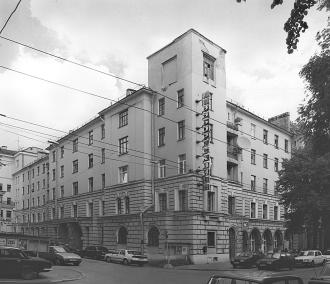 Дворец культуры "Выборгский" с жилыми корпусами. Фото 2001