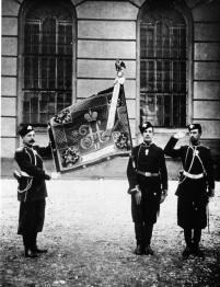 Полковое знамя лейб-гвардии Егерского полка. Фото 1896.