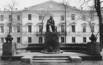 Здание Николаевского кавалерийского училища.
