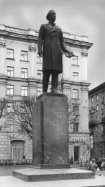 Памятник Н.А. Добролюбову. 1959. Скульптор В.А. Синайский