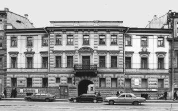 Дом, в котором жил и умер писатель М.Е.Салтыков-Щедрин. Фото 1997