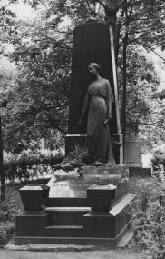 Надгробие В.Ф.Комиссаржевской