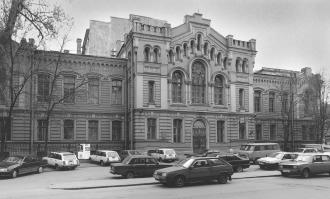 Building of the School of Commerce (9 Lomonosova Street).