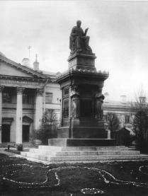 Monument to Y.V.Willie in front of the entrance of the Military Medical Academy main building. Photo by K.K.Bulla. 1914.