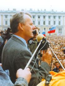 Governor of St. Petersburg, A.Sobchak delivers a speech at the citizens' meeting on August 20, 1991.