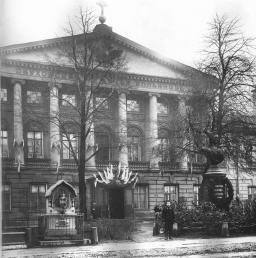 Obukhovskaya Hospital. Photo by K.K.Bulla. 1913.