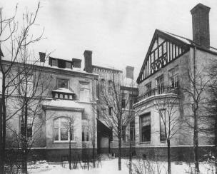 Building of Alexandrinsky Orphanage (presently the N.I.Pirogov Multidisciplinary Clinic). Photo by K.K.Bulla. 1900s.