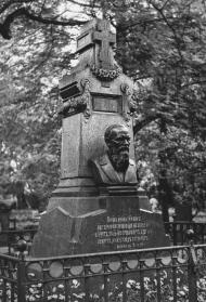 Necropilos of Artist. The headstone of F.M.Dostoevsky. Architect K.K.Vasiliev, sculptor N.A.Laveretsky. 1883.