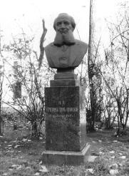 Памятник П.П. Семенову-Тян-Шанскому. 1987. Скульптор А.П. Тимченко