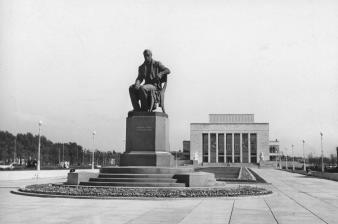 Памятник А.С. Грибоедову. 1959. Скульптор В.В. Лишев