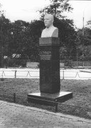 Памятник Г.И. Турнеру. 2000. Скульптор А.П. Тимченко