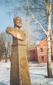 Monument to S.I.Mosin in Sestroretsk.