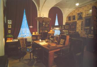 Экспозиция Музея-архива Д. И. Менделеева.