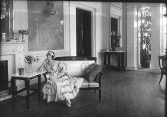 М.Ф.Кшесинская в своем особняке. Фото Я.Штейнберга. 1910-е