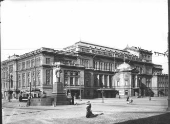 Building of the Conservatory in the Theatre Square. Photo by K. K. Bulla. 1913.