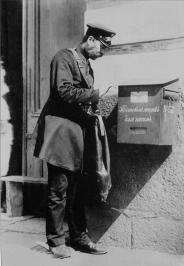 Почтальон. Фото 1890-х гг.