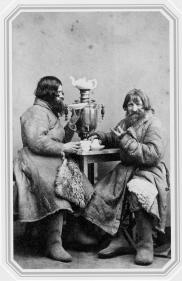 Петербургские извозчики в чайной. Фото В.А. Каррика. Конец 1860-х