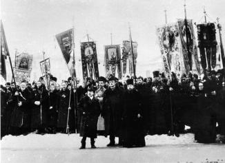 Manifestation of the Union of Archangel Michael in front of the Kazan Cathedral. Photo, 1913.