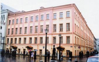 Consulate General of Sweden (1 Malaya Konyushennaya Street).