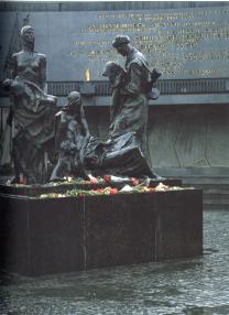 M.K.Anikushin. The Monument to Heroic Defenders of Leningrad. The Siege, sculptural group.