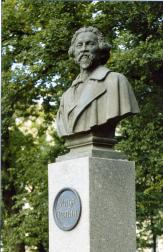 Monument to I.E.Repin in Rumyantsevsky Garden.