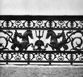 Фрагмент ограды моста Лейтенанта Шмидта