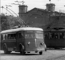 Троллейбусы у Балтийского вокзала. Фото 1938.