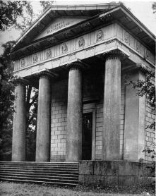 J.-F.Thomas de Thomon. The mausoleum To Husband-Benefactor in Pavlovsk Park. 1805-10.