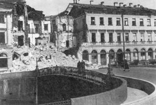 Дом Адамини, разрушенный авиабомбой. 11 июня 1942.