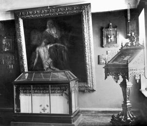 Гробница с плащаницей в церкви дома кн. Г. А. Щербатова