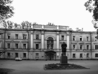 Здание Михайловской клинической больницы. Фото 2002 г.
