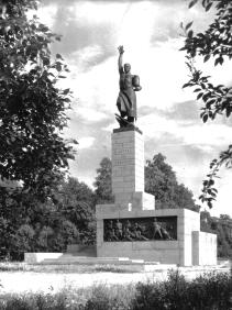 Памятник. Жертвам 9 января 1905 года. 1932. Скульптор М.Г. Манизер