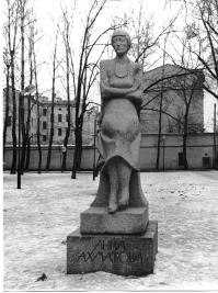 Памятник А.А. Ахматовой. 1991. Скульптор В.И. Трояновский