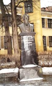 Памятник С.П. Боткину. 1920-е. Скульптор И.Я. Гинцбург