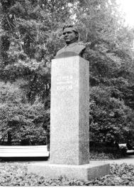 Памятник С.М. Кирову. 1936. Скульптор Н.В. Томский