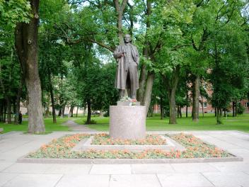 Памятник В.И. Ленину. 2006. Скульптор В.Б. Пинчук