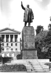 Памятник В.И. Ленину. 1969. Скульпторы В.Я. Боголюбов, В.И. Ингал