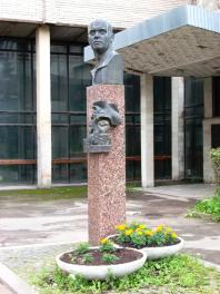 Памятник Э. Тельману. 1986. Скульптор Я.Я. Нейман