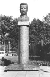 Памятник М.В. Фрунзе. 1971. Скульпторы В.С. Иванов, А.А. Королюк