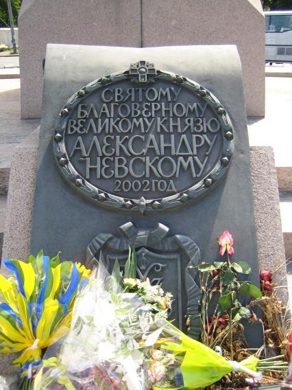 Памятник Александру Невскому. Фрагмент. Фото В. Лурье с сайта http://www.petrograph.ru/