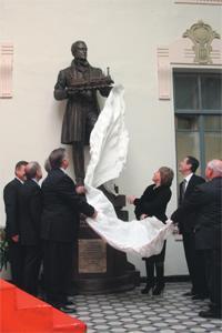 Памятник Герстнеру. Фото с сайта http://www.spbphotos.ru/