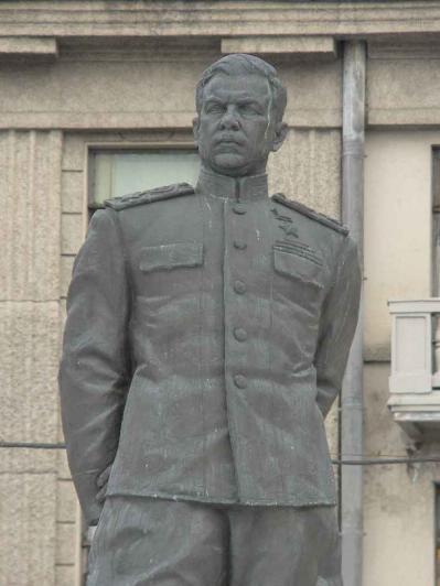 Памятник Говорову. Фрагмент. Фото В. Лурье с сайта http://www.petrograph.ru/