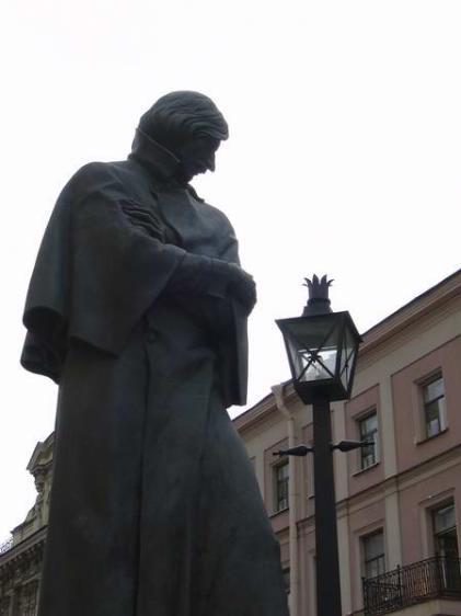 Памятник Н.В. Гоголю. Фото А. Смирнова с сайта www.alexeysmirnov.com