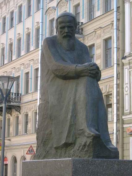 Памятник Ф. Достоевскому. Фото В. Лурье с сайта http://www.petrograph.ru/