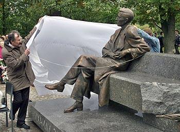 Памятник М. Зощенко. Фото А. Дроздова с сайта http://spb.kp.ru/